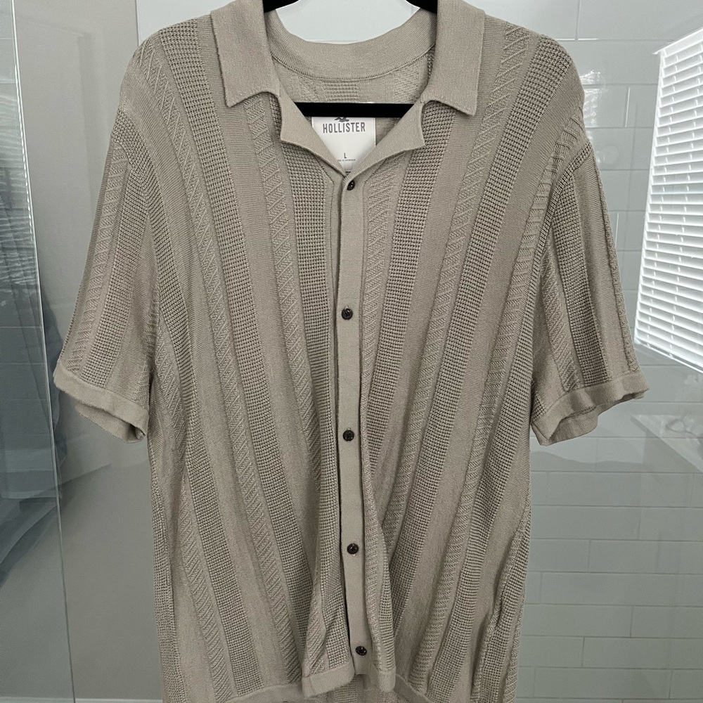 Hollister Men's Camp Collar Button Down Shirt
